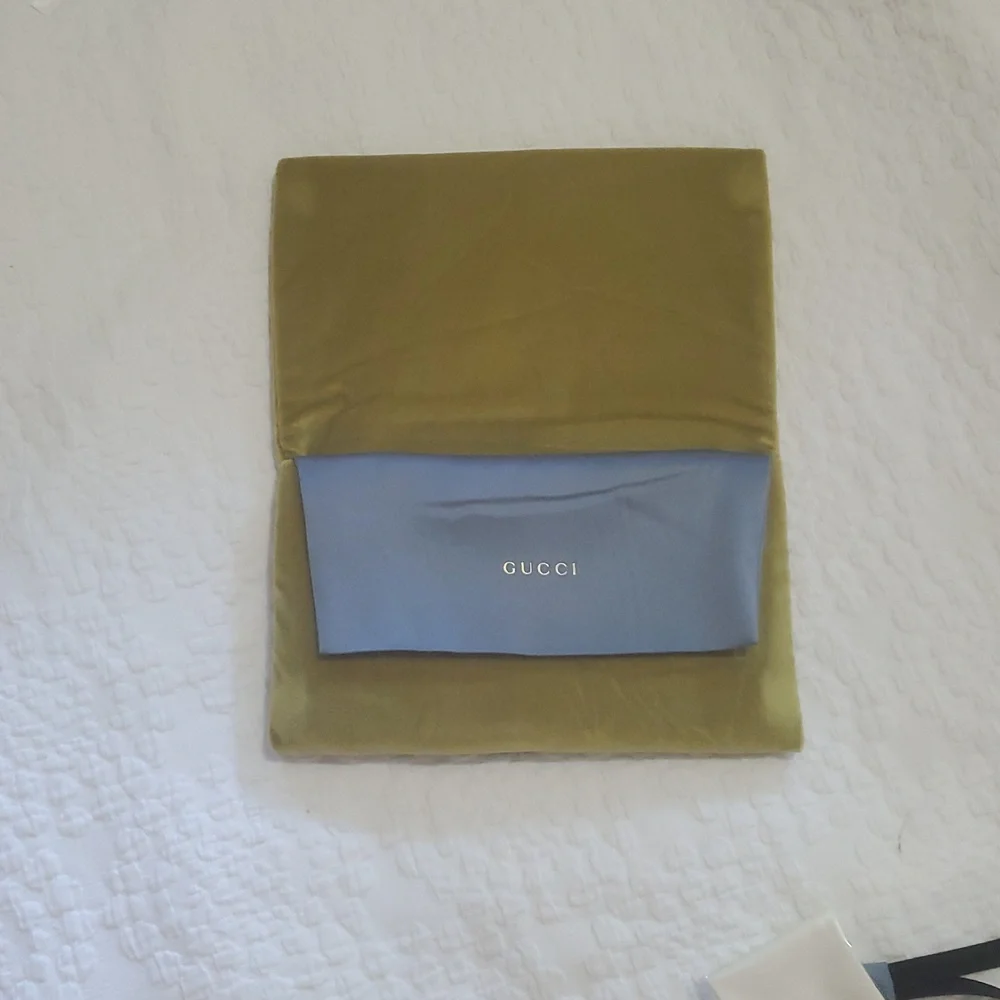 GUCCI AUTHENTIC VELVET SOFT PADDED  EYEGLASSIS/SUNGLASSES POUCH  CASE 8